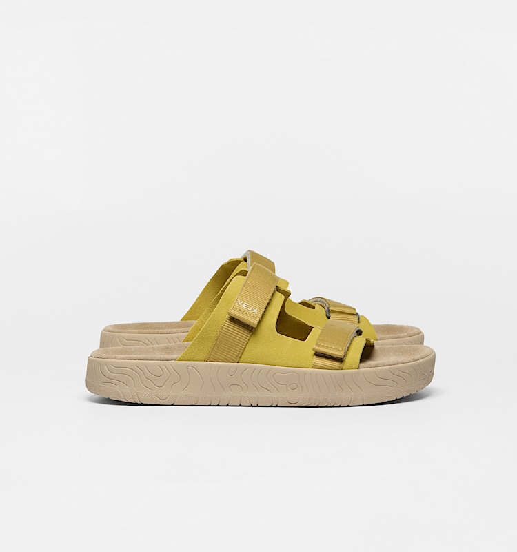 veja baskets arpoador su&egrave;de jaune ap3221032 Lateral view