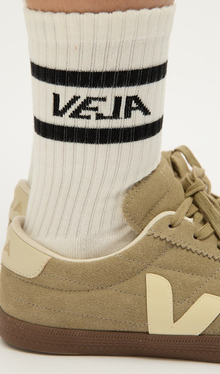 Man waring Veja sandals